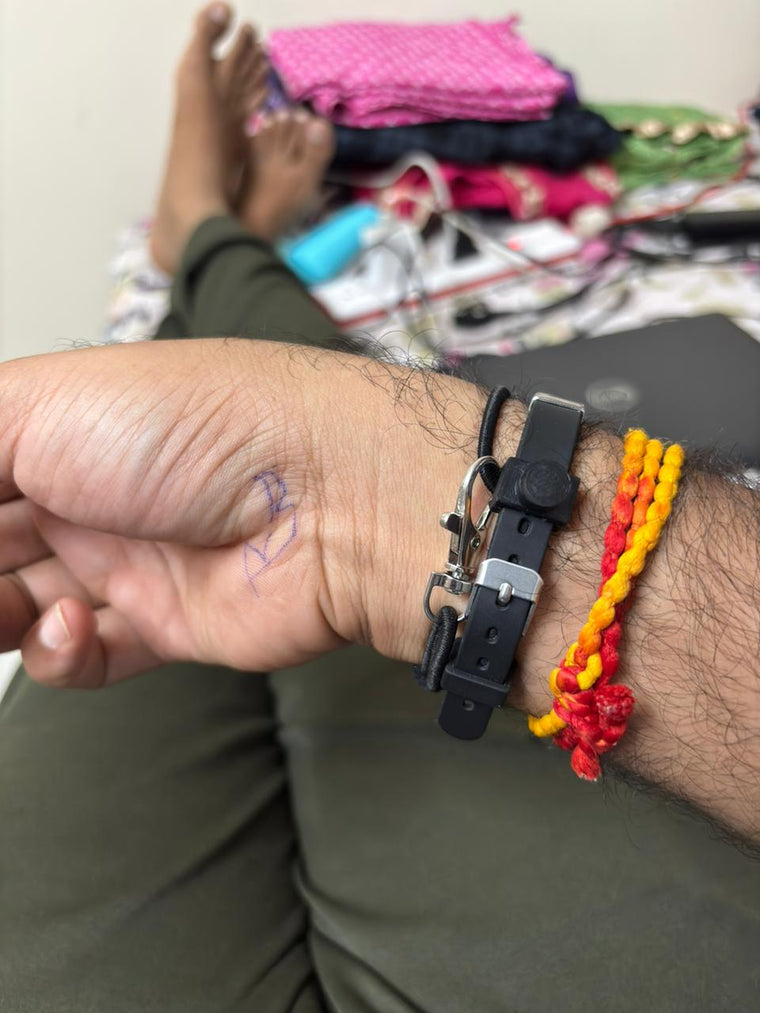 PHLOOP clasp detail - satisfying fidget mechanism